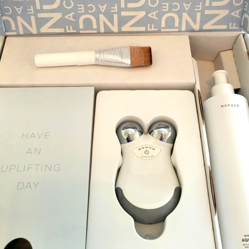 😍 NIB NuFace Mini Set! Comes with NuFACE Mini 10oz Hydrating Aqua Gel & Brush